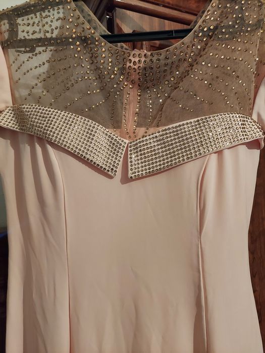 Пудровом цвете платия