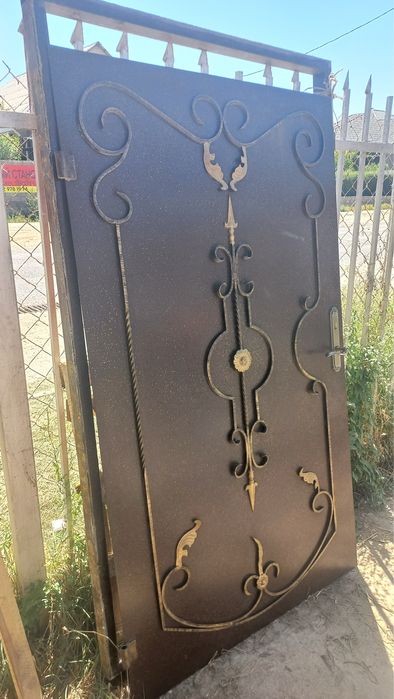 Железный дверь в отличном состоянии