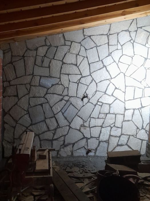 Майстор Каменар реда всякакъв вид камък