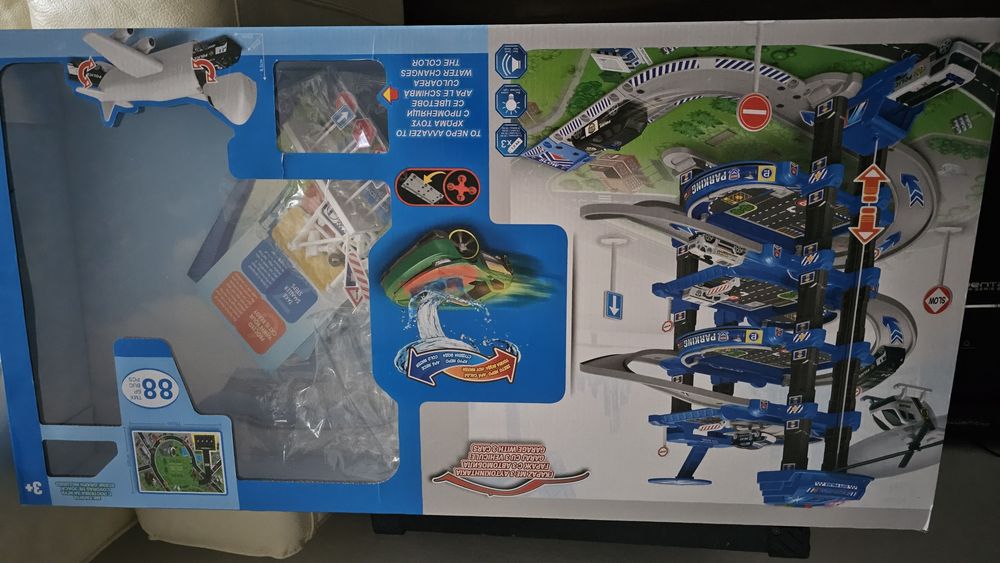 Jucarie parcare lift politie cu mai multe nivele si masinute