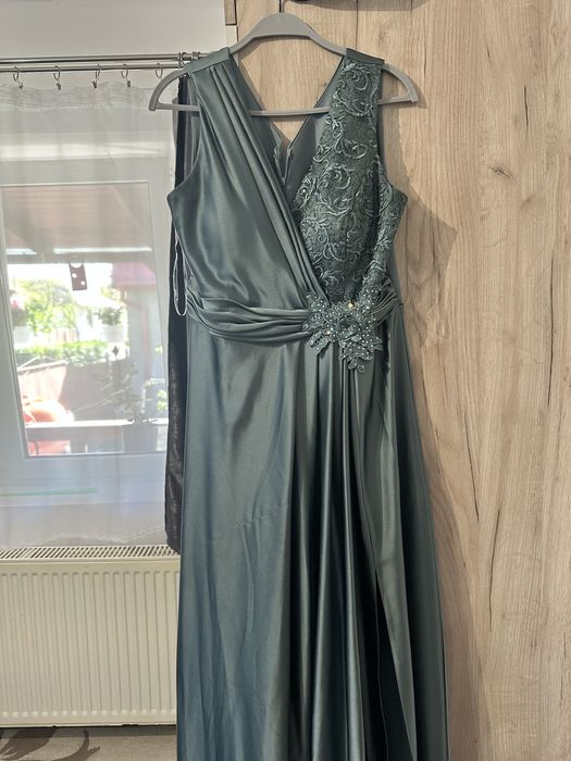 Vand rochie de nunta purtata o singura data. Marimea 44. Pret 400 lei