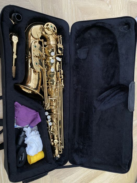 Альт-саксофон Suzuki Musique — почти новый