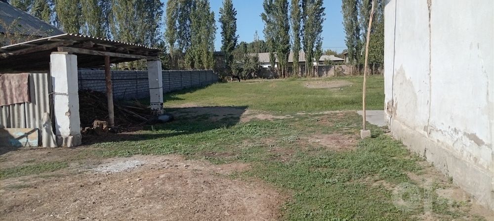 Срочна курик йер сотилади