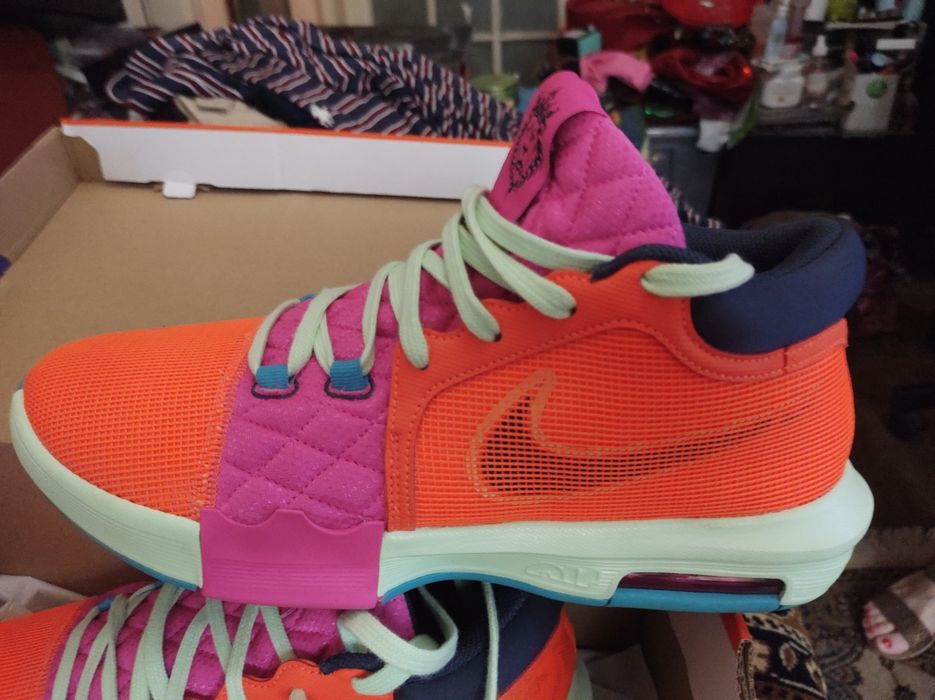 Nike LeBron witness VIII fucsia