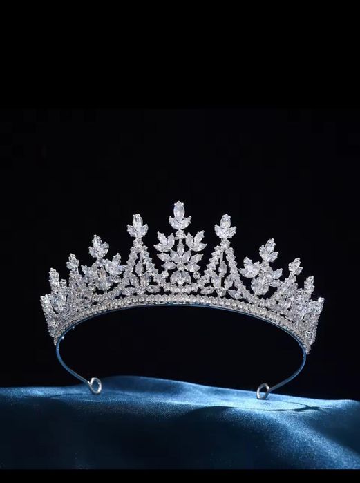 Vand Coronita - Tiara de nunta de la Glamadea