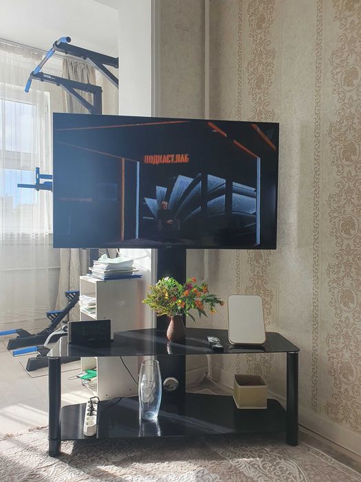 Продаю телевизор с подставкой