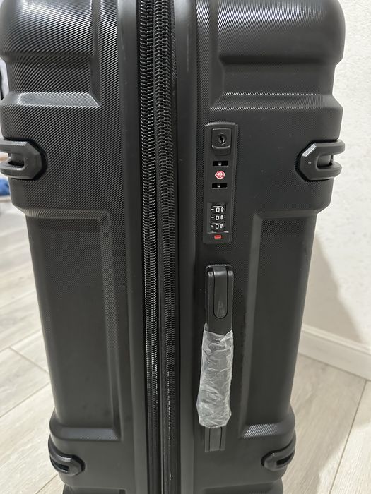 Продам чемодан