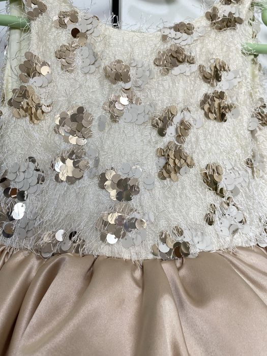 Продам платье пышное на девочку