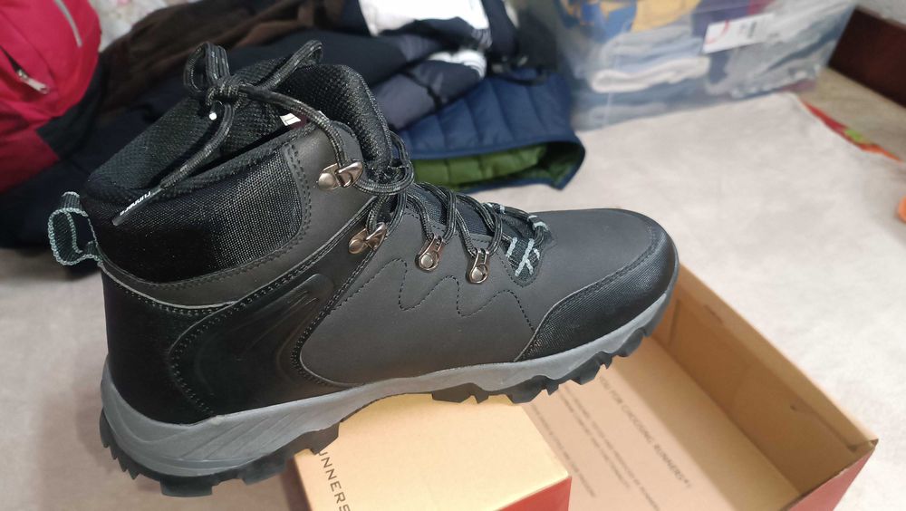 Продавам чисто нови мъжки боти Runners - номер 45