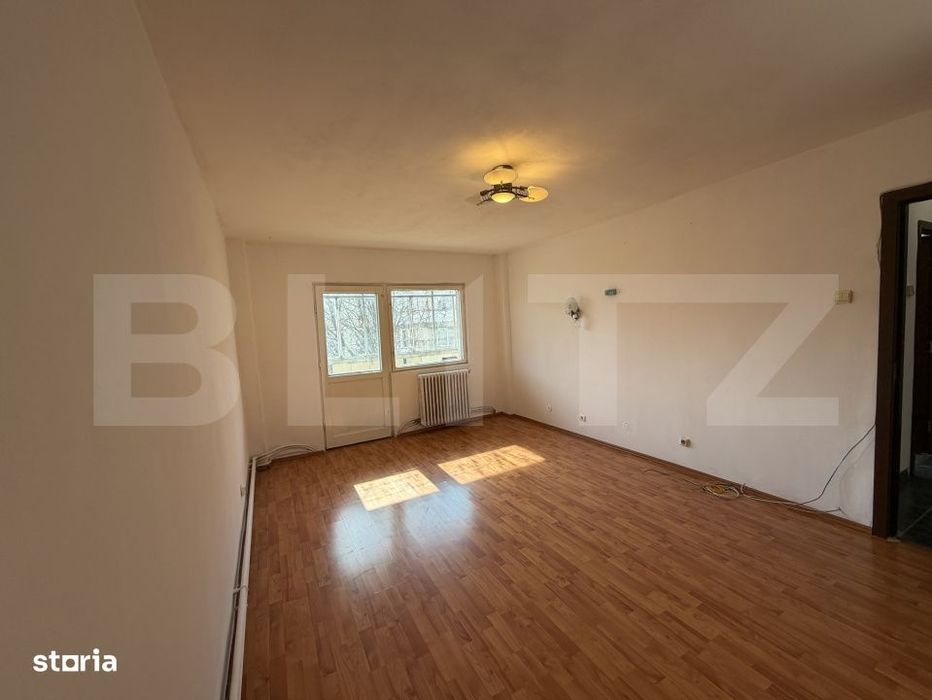 Apartament 3 camere decomandat, zona Zambilelor