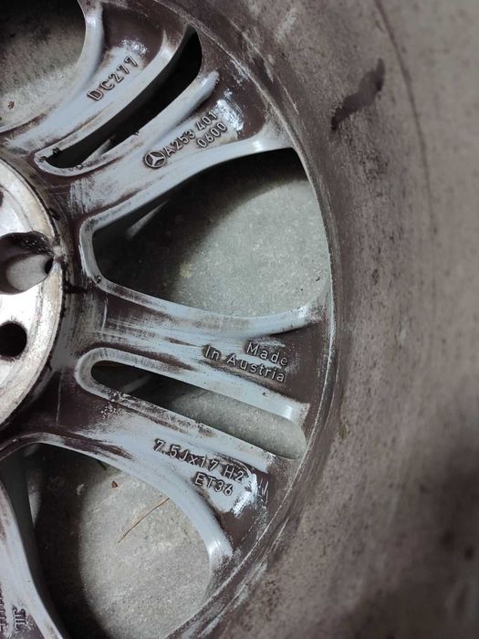 Гуми 4бр Pirelli 235/65/R17 с оригинални Джанти  Mercedes