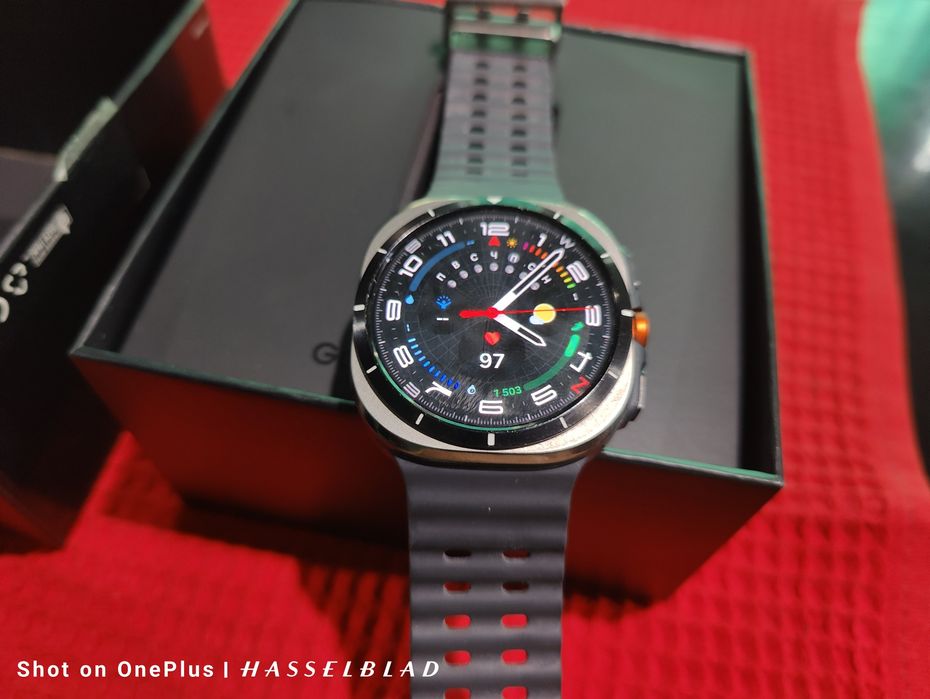 Samsung Galaxy Watch ULTRA 32GB. Перфектен изряден като нов работи с всички оператори по света