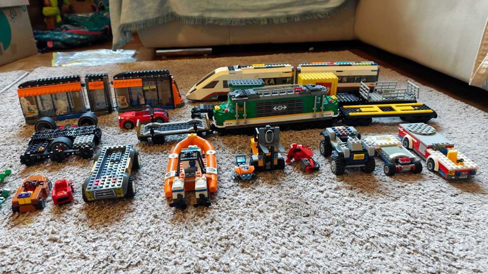 Огромна 13 кг LEGO колекция, с 85 книжки - инструкции, влакове, колички, минифигури
