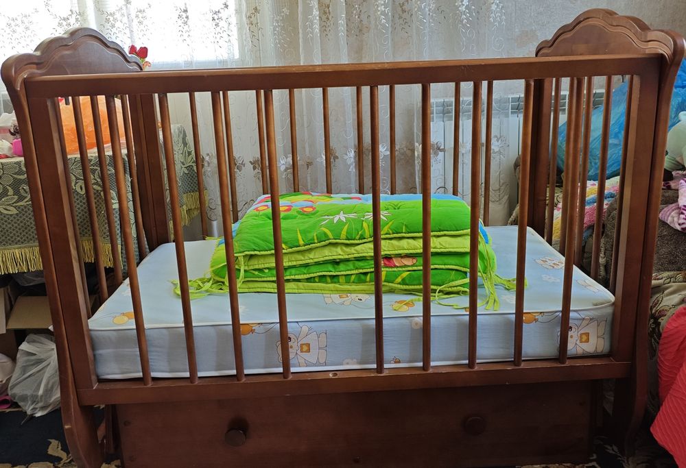 Манеж массив дерево с маятником