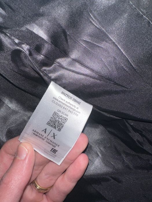 Vand geaca armani noua