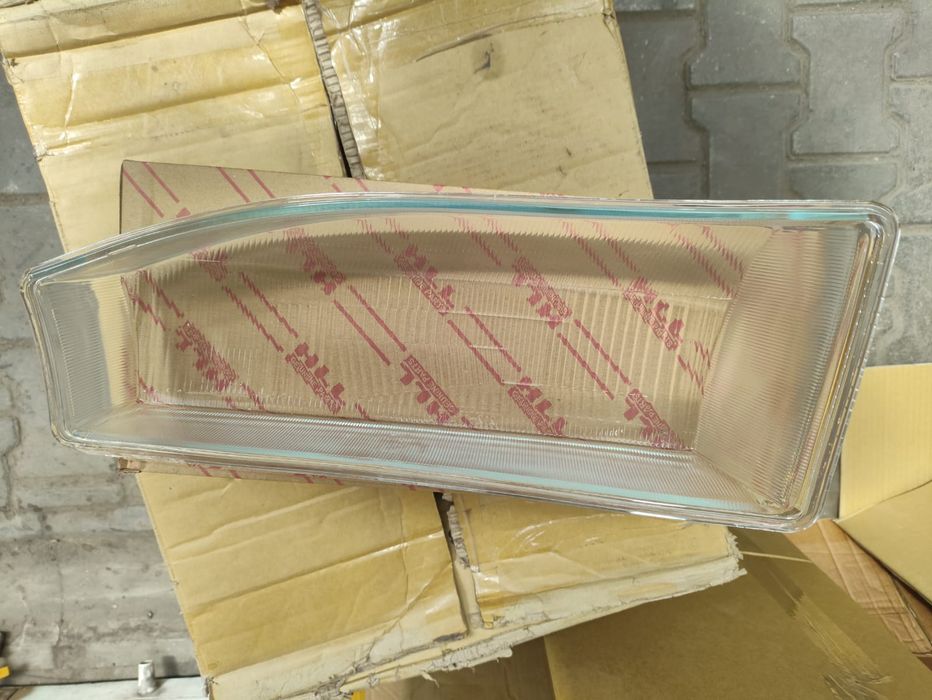 Камри 10 стекло фара