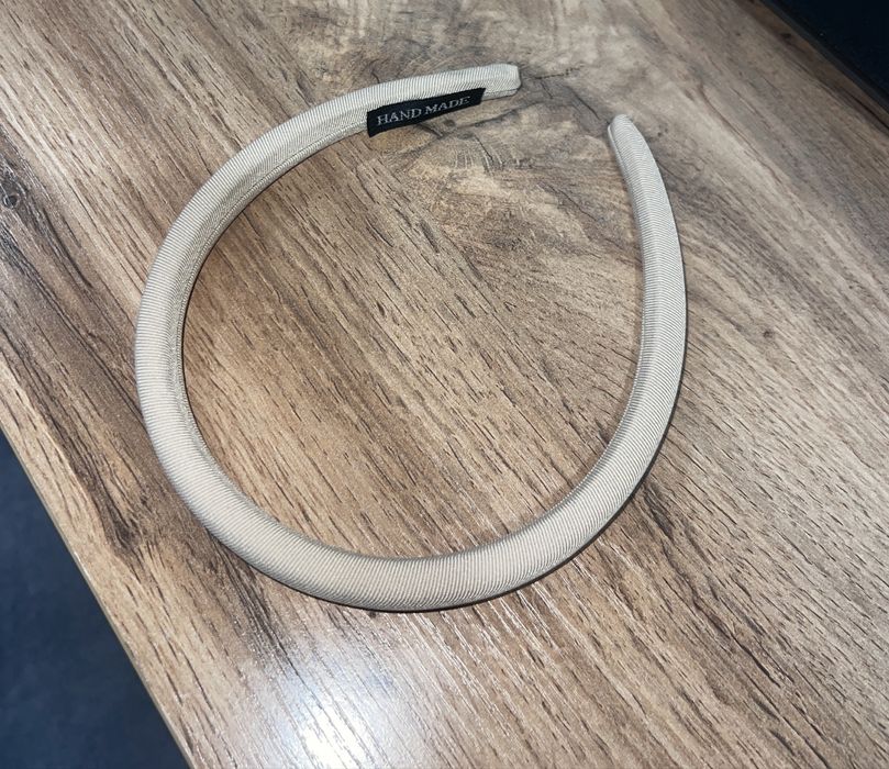 Ободок для волос бежевый