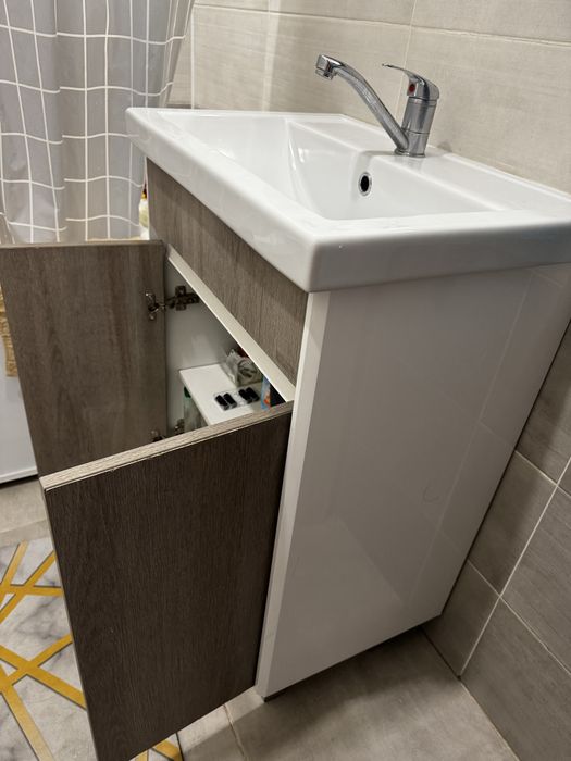 Продам раковину с тумбой для ванны