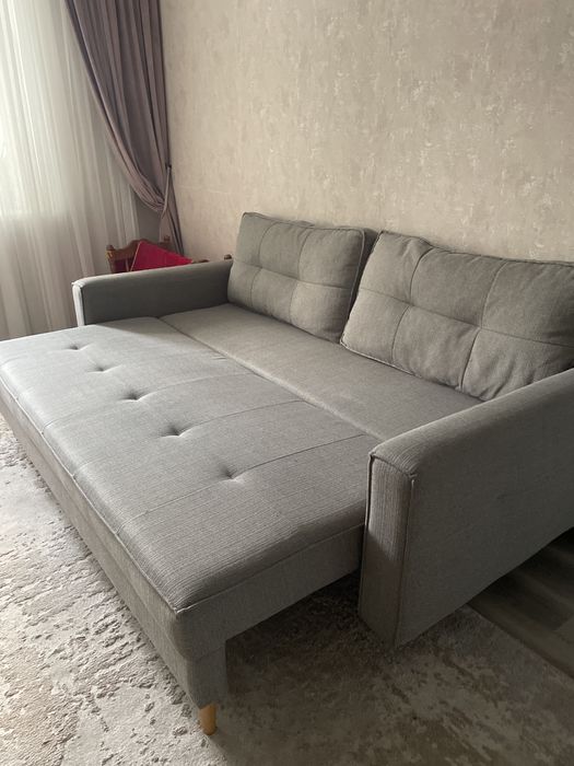 Продам диван на ножках