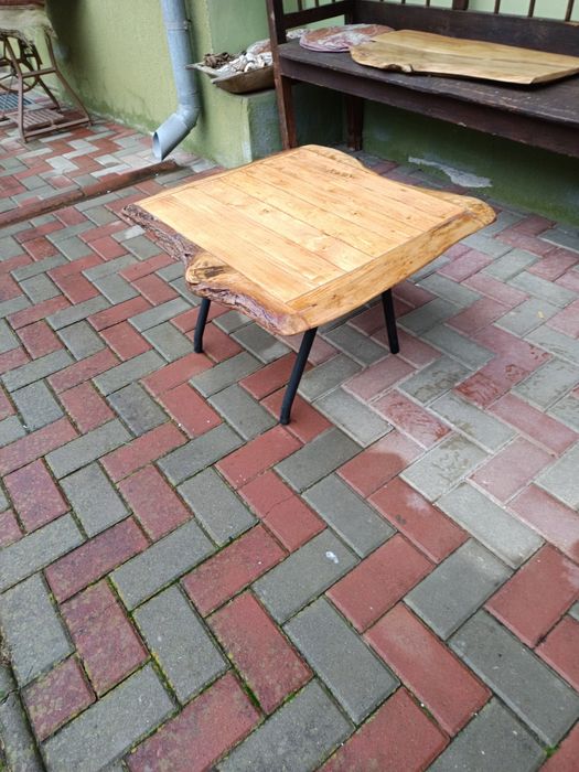 Masa cafea stejar sau cireș și picioare metalice diferite