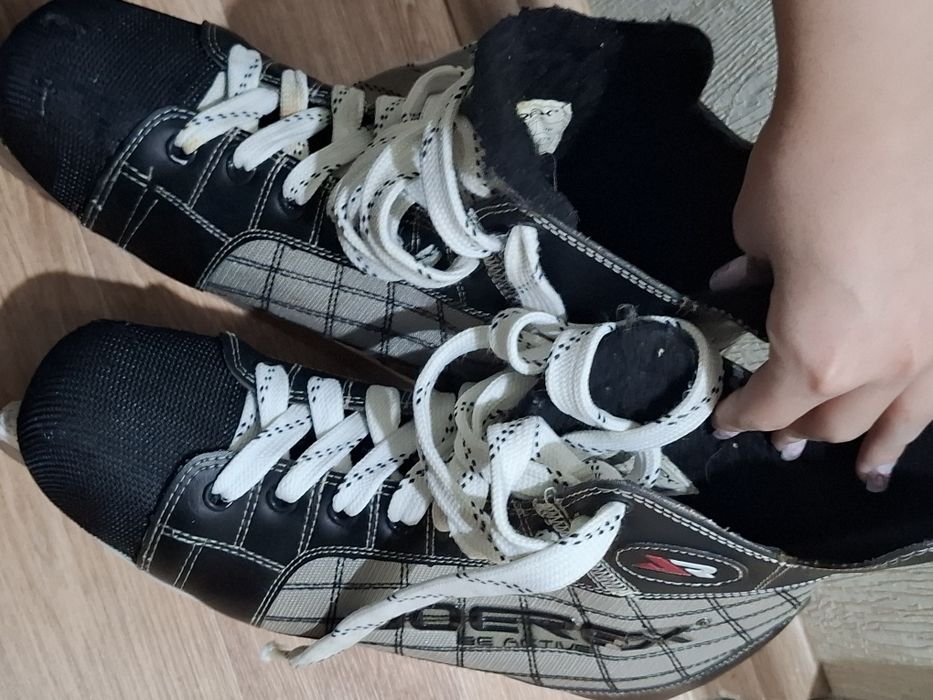 Продам коньки 44 размера