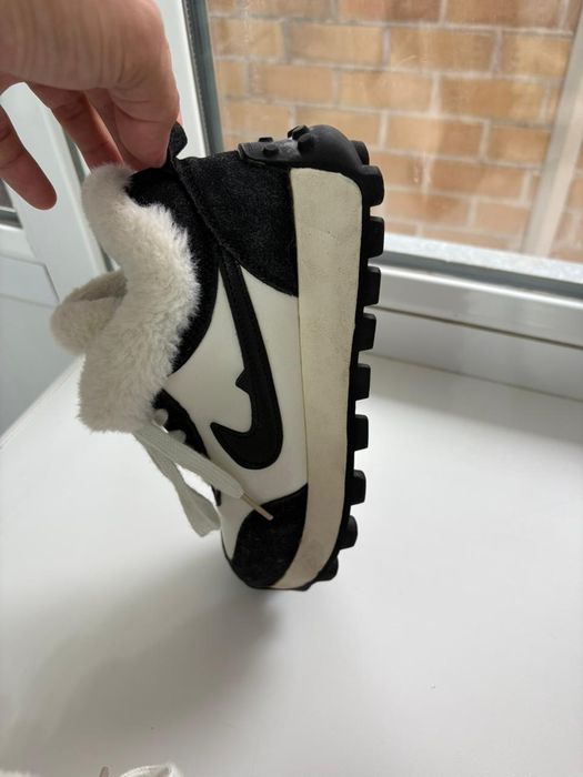 Продам кроссовки женские