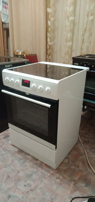 Продам стеклокерамическую плиту Hansa