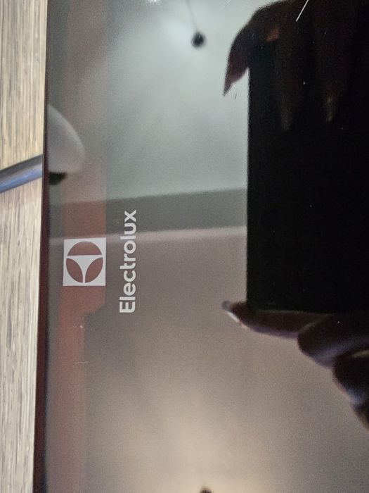 Plită inducție Electrolux EIS62443 – funcțională, sticlă spartă (