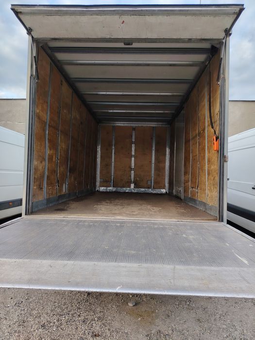 Vând Renault Master cub cu lift