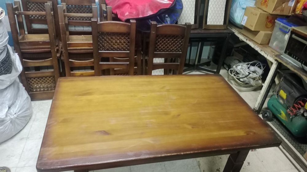 Обеденный стол со стульями