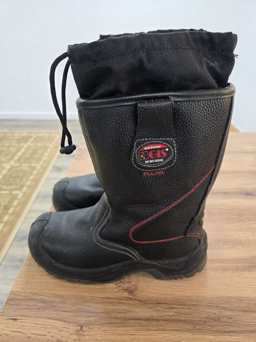 Продам зимние сефти сапоги.