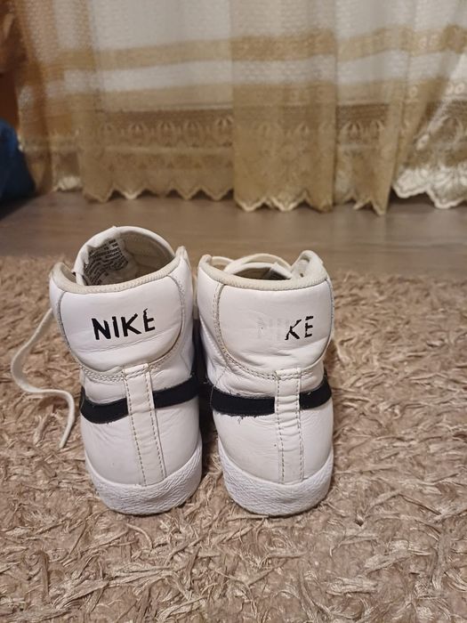 Nike blazer 37.5