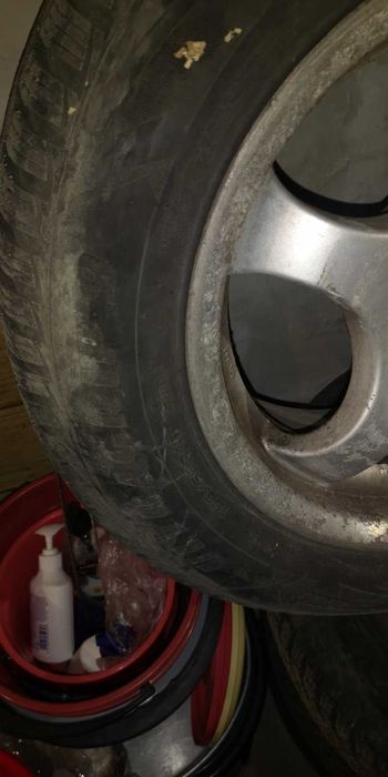 Алуминиеви джанти с гуми