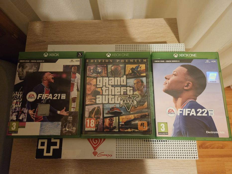 Xbox One S  500GB + 2 controller wireless si 3 jocuri