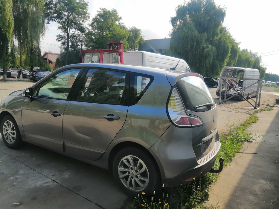Dezmembram Renault Scenic