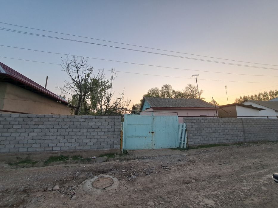 Hovli sotiladi srochna 10 sotik