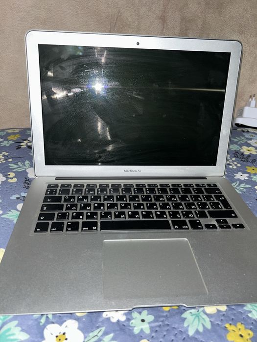 Продам MacBook Air 13”