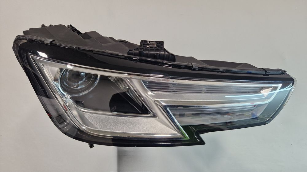 Audi A4 B9 десен фар ксенон биксенон
