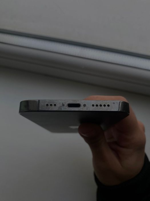 Продавам iPhone 12 pro