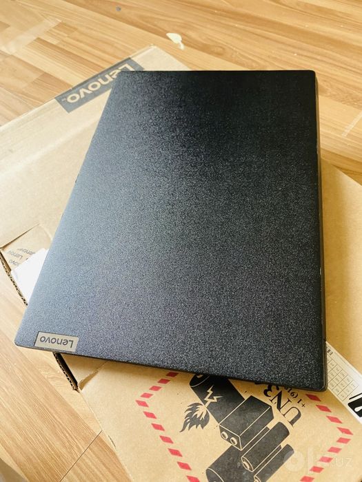 Lenovo V13 aybi yo'q srochni sotiladi