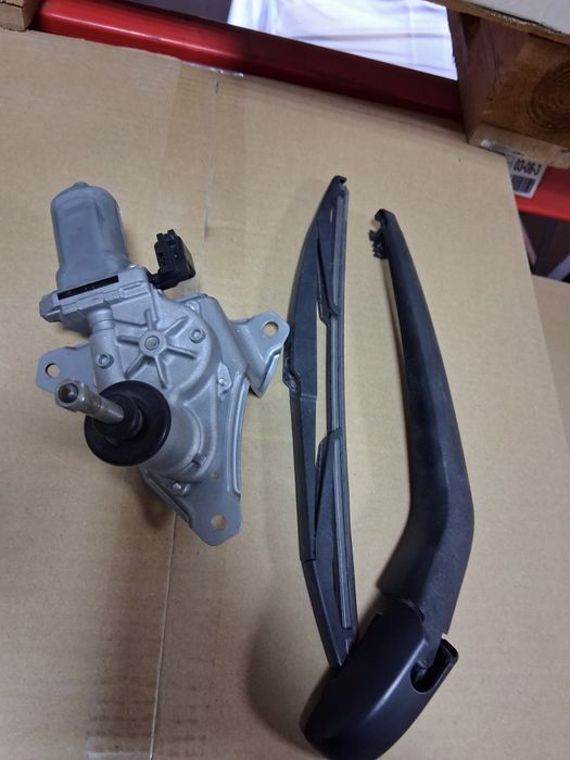 Задна чистачка,рамо,моторче