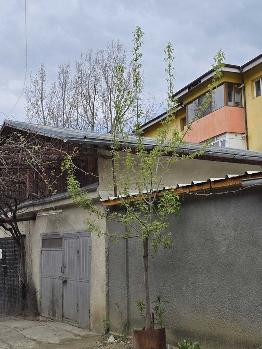 Vând garaj - proprietate privată