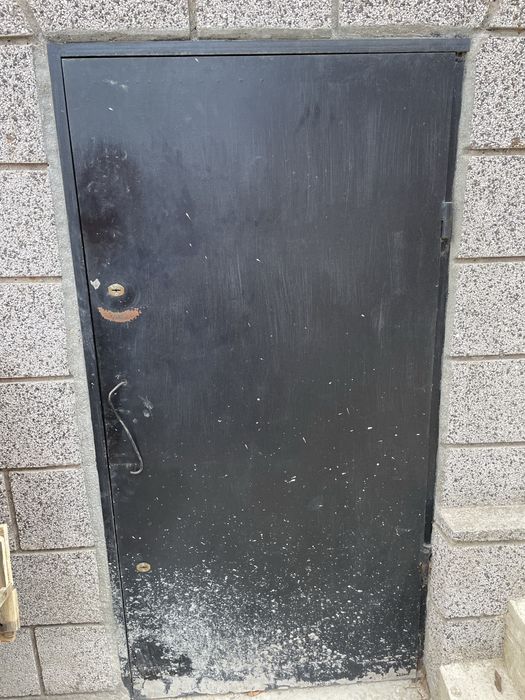 Продавам решетки за прозорци и врати