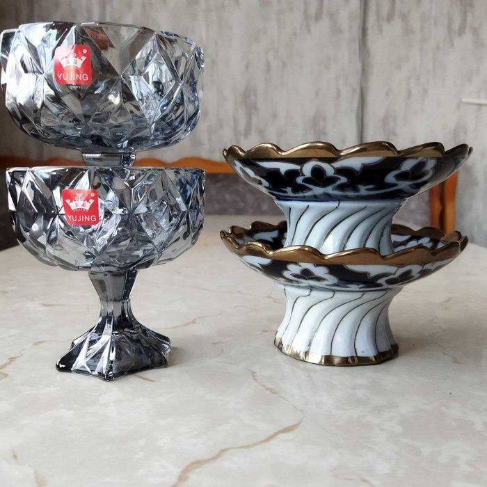 Новые колбы для термосов ,вазочки для конфет, новый комплект ложек.