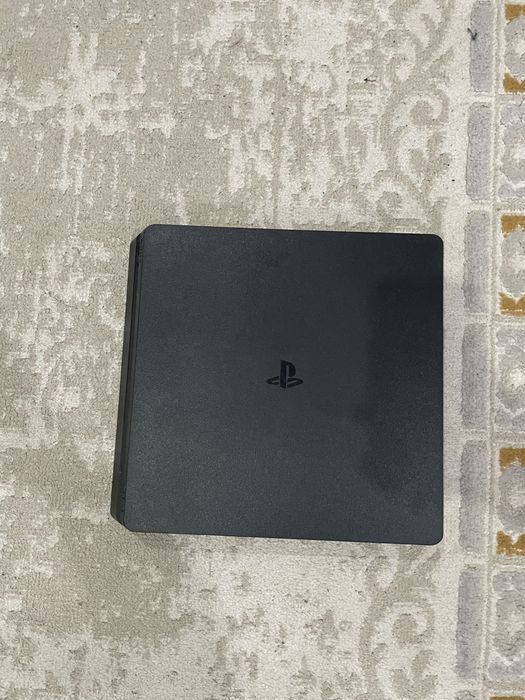 Продам  Playstation 4 slim