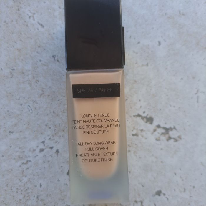 Fond de ten Yves Saint Laurent
