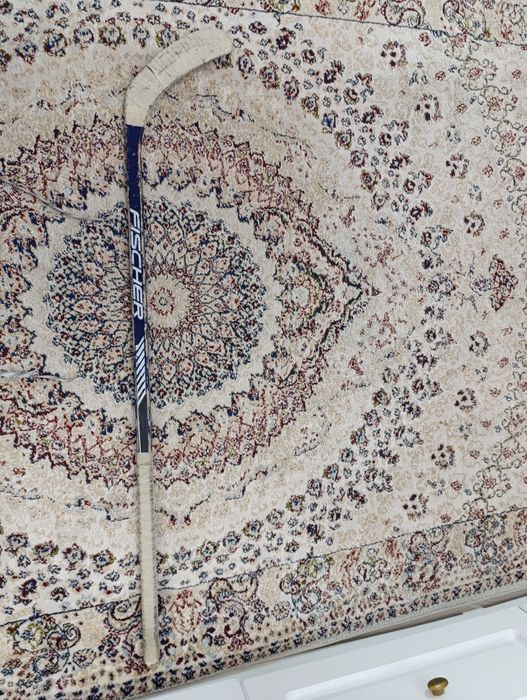 Продам коньки,в подарок клюшка