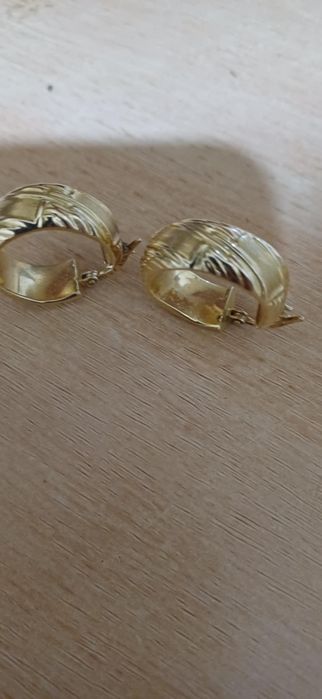 Vând cerceii aur 18k schimb cu iphone