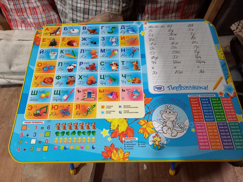 Продам детский школьный столик