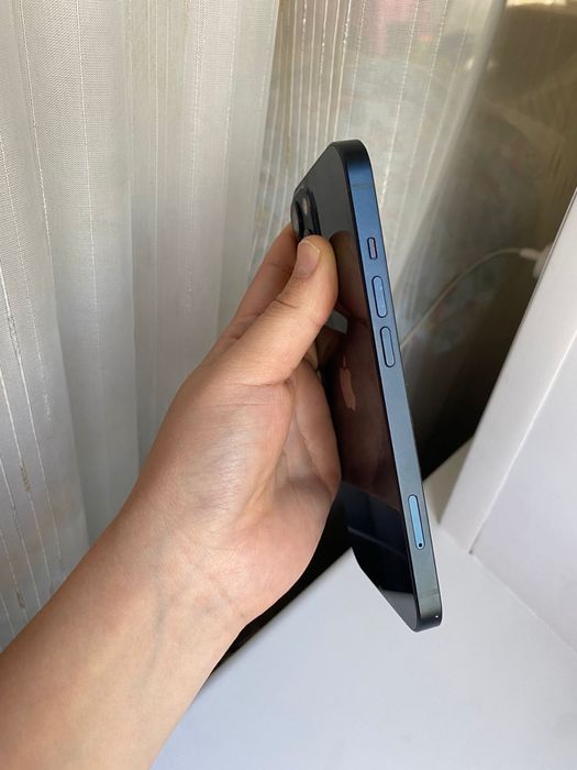 Продам Iphone 13